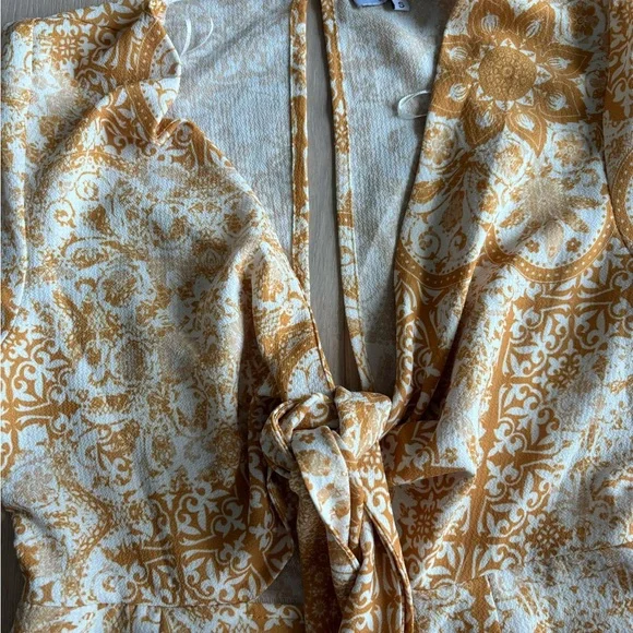 Patterned Yellow Romper ✨ - Picture 3 of 6